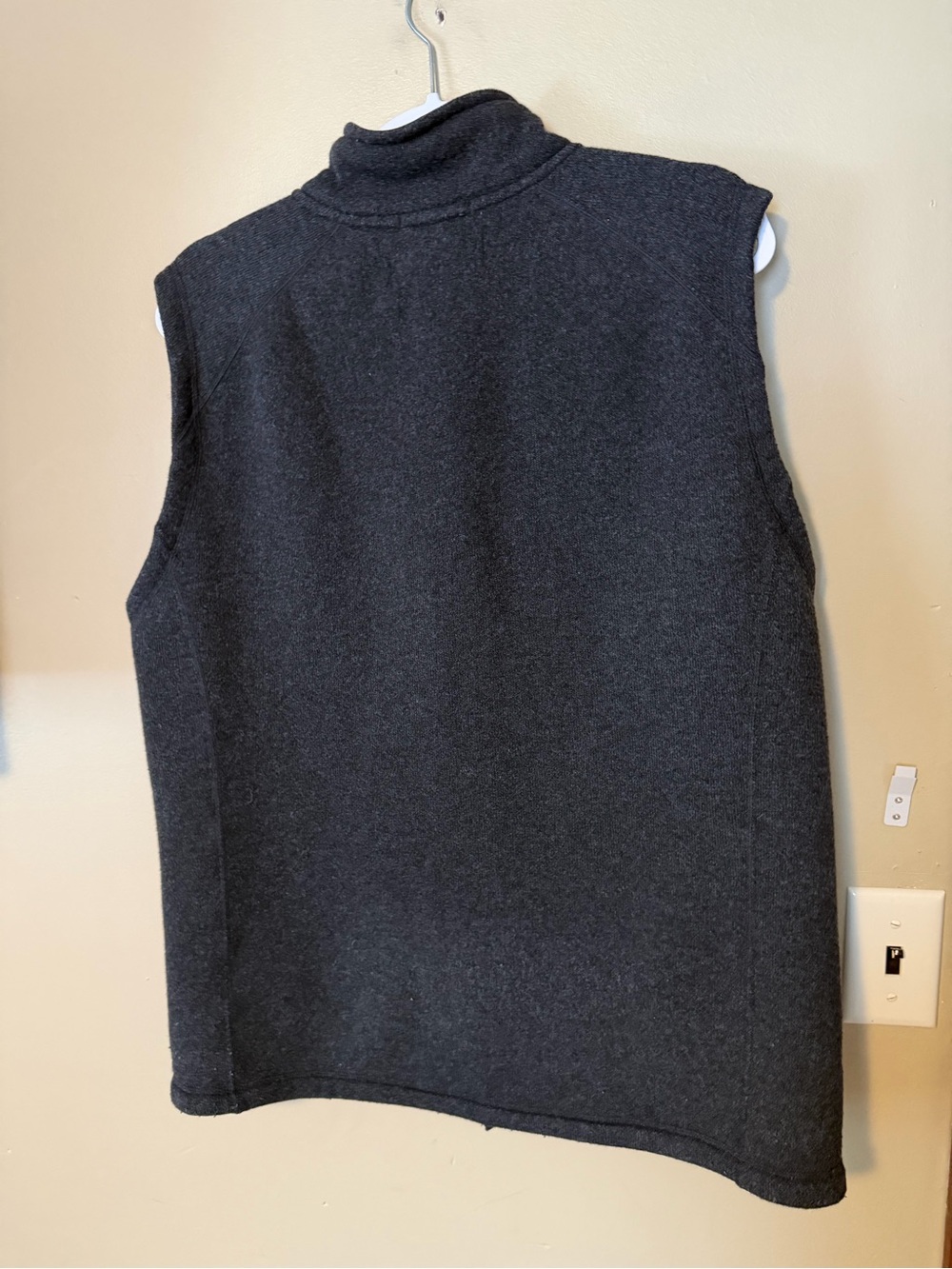 Smartwool Men's Echo Lake Charcoal Fleece Vest With Zip Chest Pocket View 5
